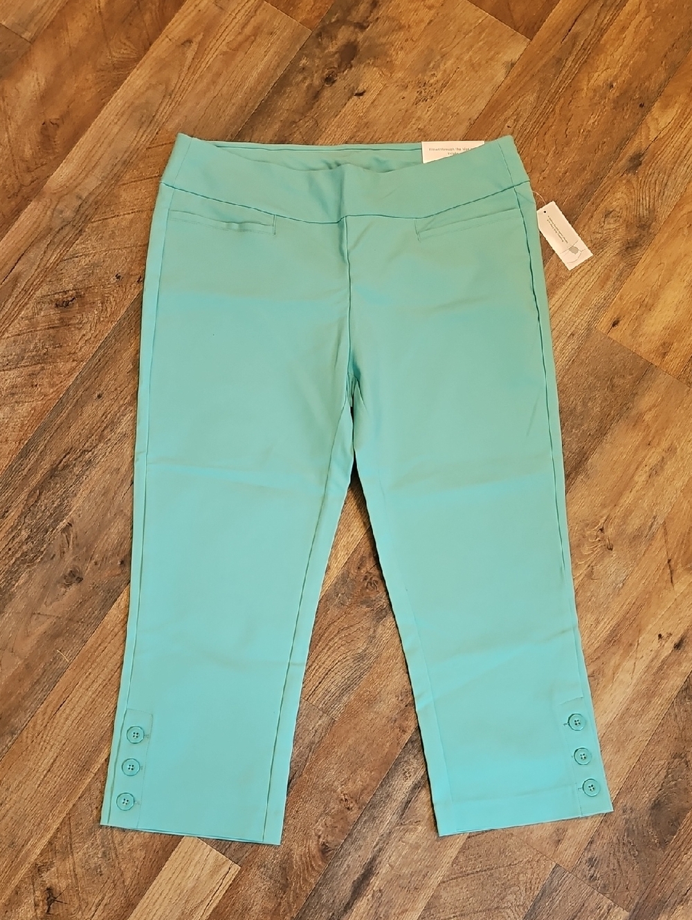 👖Christopher & Banks Signature Slimming Capris